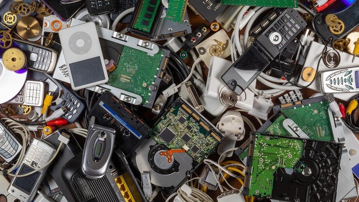 Evlerde atıl bekleyen eski telefonlar ve elektronik cihazlar, Türkiye'nin yılda...