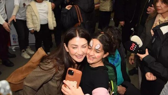 Eşref Rüya dizisinin oyuncuları Ceren Benderlioğlu, Kaan Turgut, Büşra Develi...