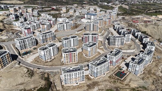 Hatay'da deprem konutlarının teslim edilmesiyle kira fiyatları sert geriledi;...