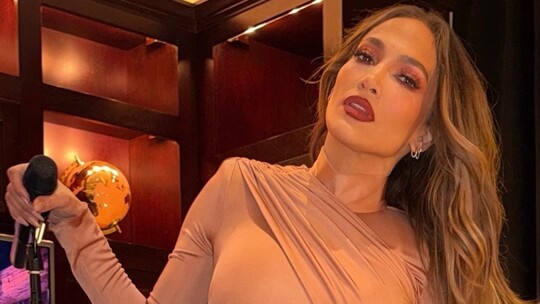 Jennifer Lopez, yeni filmi Office Romance'ta rolün seçme yapılmadan doğrudan...