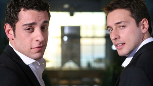 Kavak Yelleri'nin Efe ve Deniz'ini canlandıran Dağhan Külegeç ile İbrahim Kendirci,...