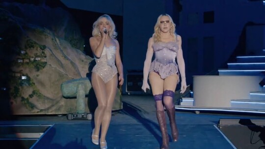 Madonna, Coachella'da Sabrina Carpenter'ın sahnesine konuk olarak "Vogue" ve...