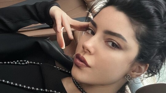 Merve Boluğur'un sosyal medyada paylaştığı fotoğraf, yoğun filtre kullanımı...