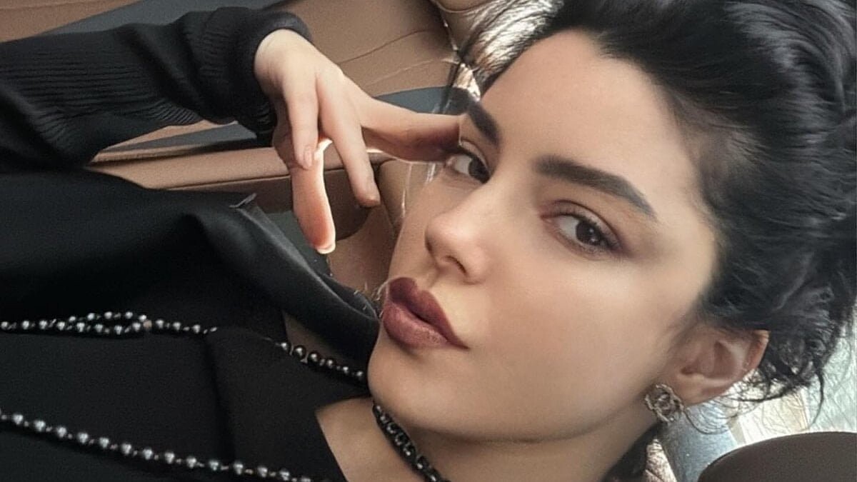 Merve Boluğur Aşırı Filtreli Fotoğrafıyla Takipçilerini Şaşırttı