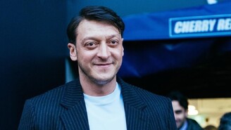 Mesut Özil Üçüncü Çocuğunun Doğumuyla Yardım Kampanyası Başlattı