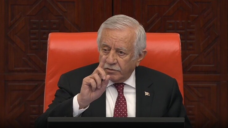 TBMM Genel Kurulu'nda yaşanan yoklama krizinde Başkanvekili Celal Adan, toplantıya...