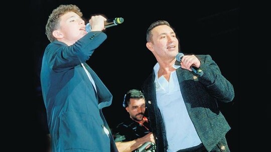 Mustafa Sandal, 32 yıllık müzik kariyeri onuruna düzenlenen özel gecede gözyaşlarını...