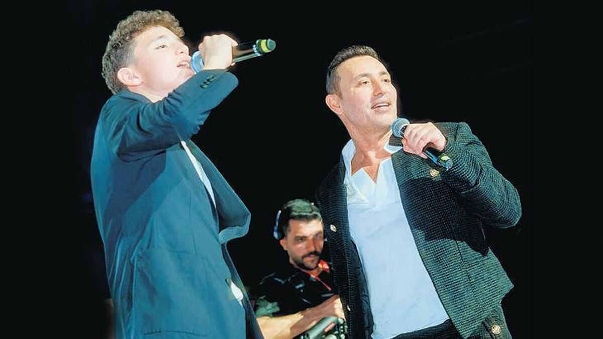 Mustafa Sandal 32 Yıllık Kariyeri İçin Gözyaşlarını Tutamadı