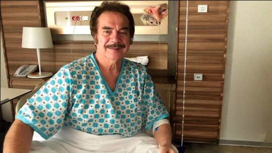 Yüksek ateş nedeniyle hastaneye kaldırılan 81 yaşındaki Orhan Gencebay, taburculuğunun...