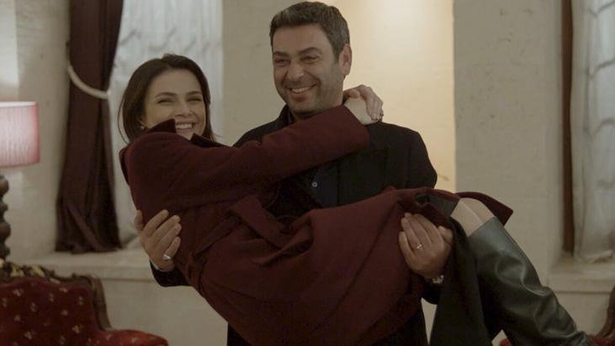 Ozan Akbaba Ve Sinem Ünsal'ın Set Arkası Anları Rekor Kırdı