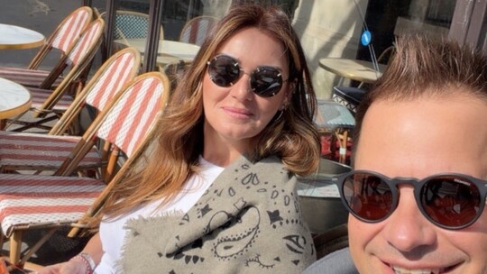 Pınar Altuğ ve Yağmur Atacan, 18. evlilik yıl dönümlerini Paris'te Parc des...