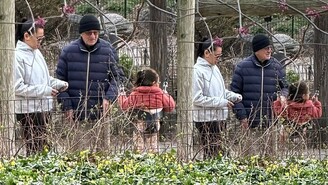 Robert De Niro 3 Yaşındaki Kızıyla Parka Gitti