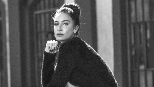 Sıla, Radyo D'ye konuk olduğu programda yeni albümü "Kafa Yüksek Kalp Kırık"ın...