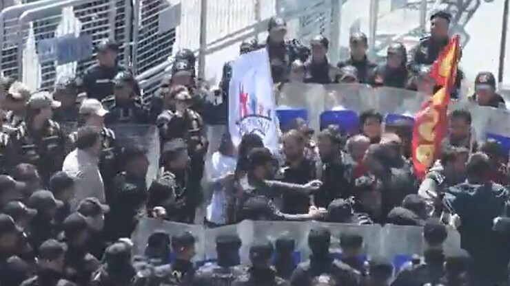 1 Mayıs'ta Taksim'e yürümek isteyen gruba polis müdahale etti; 46 kişi gözaltına...