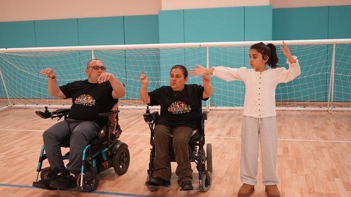 Tekerlekli Sandalyede Dans Eden Engelli Çift Hayatlarını Birleştirdi