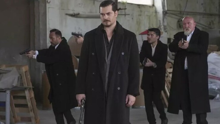 Zeynep Eronat, Kanal D dizisi Eşref Rüya'da sırlarla dolu otoriter bir karakter...