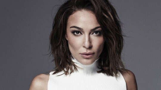 Ziynet Sali, saçlarını sarıya boyattığını "sarışın oldum" notuyla sosyal medyadan...