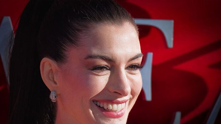 Anne Hathaway Sol Gözündeki Katarakt Sırrını 10 Yıl Sonra Açıkladı