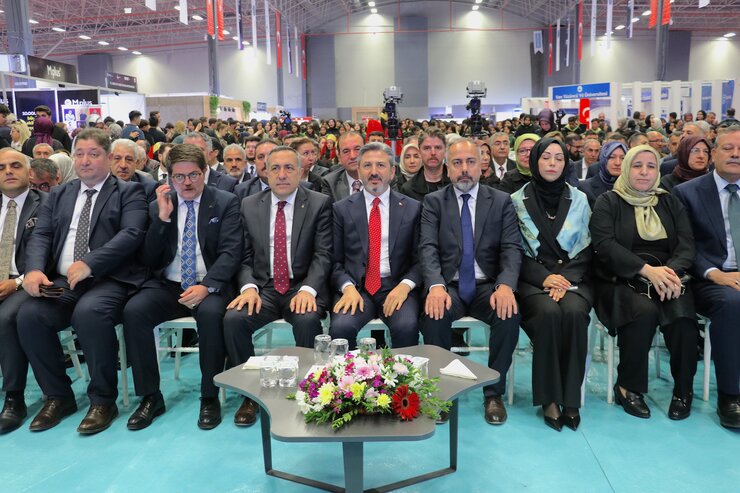Van Kariyer Fuarında Protokol Hatası Başkanı Sahneden Uzaklaştırdı