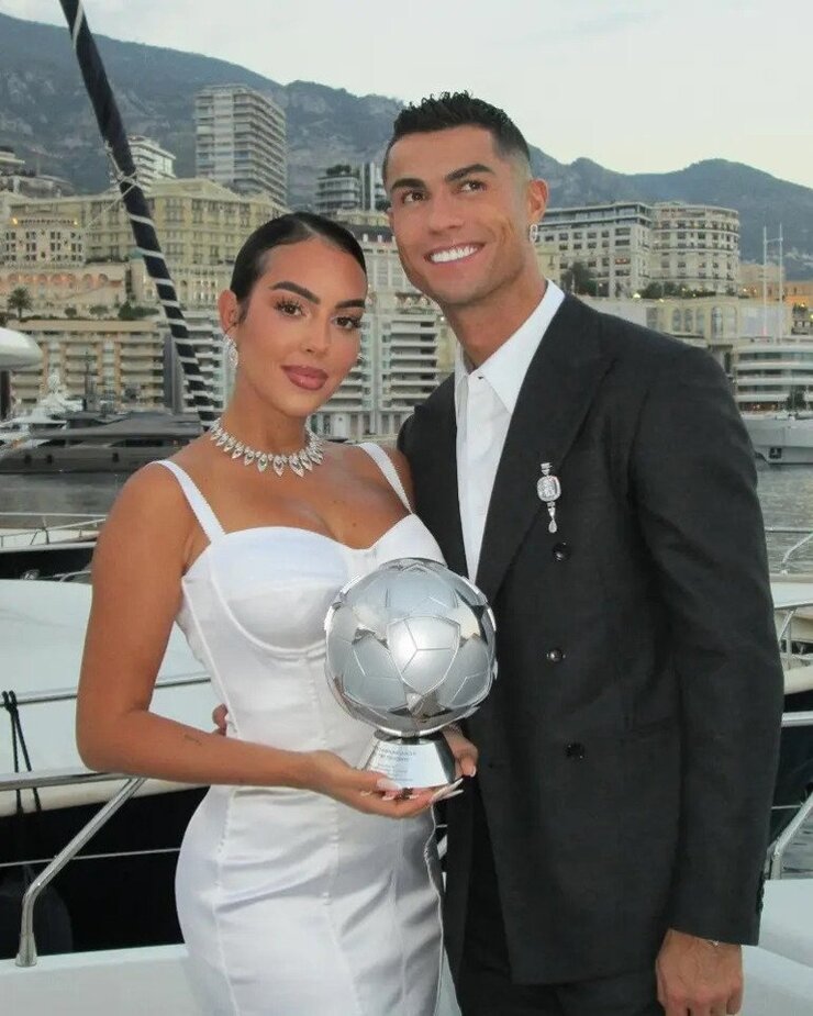Georgina Rodriguez Met Gala 2026'da Ronaldo'ya Evlilik Mesajı Gönderdi