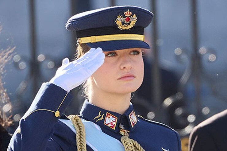 Leonor Paraşüt Eğitimine Başladı Kraliyet Tarihine Geçmeye Hazırlanıyor