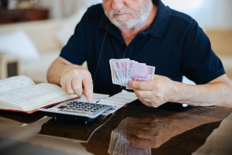 Özgür Erdursun Emekli İkramiyesinin Yetersizliğini Rakamlarla Ortaya Koydu