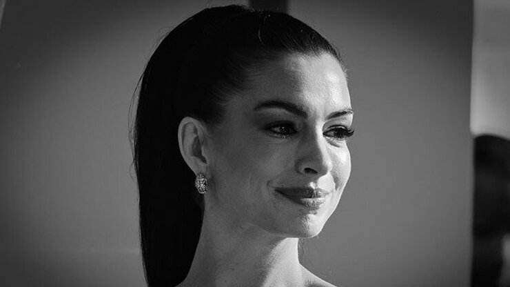 Anne Hathaway Sol Gözündeki Katarakt Sırrını 10 Yıl Sonra Açıkladı