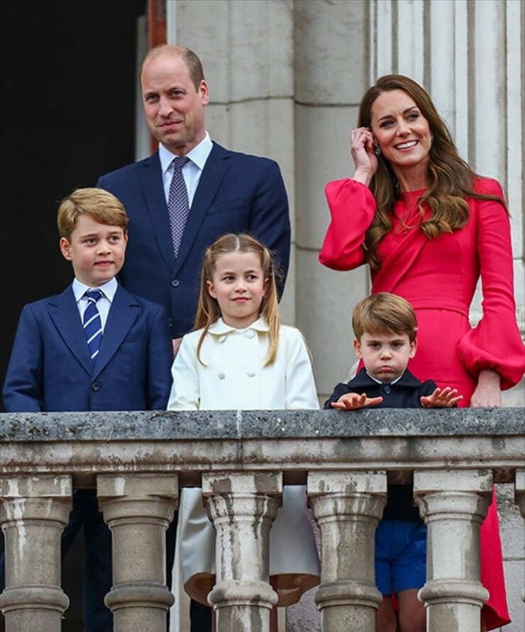 William Ve Kate 15 Yıllık Evliliklerini Aile Fotoğrafıyla Kutladı