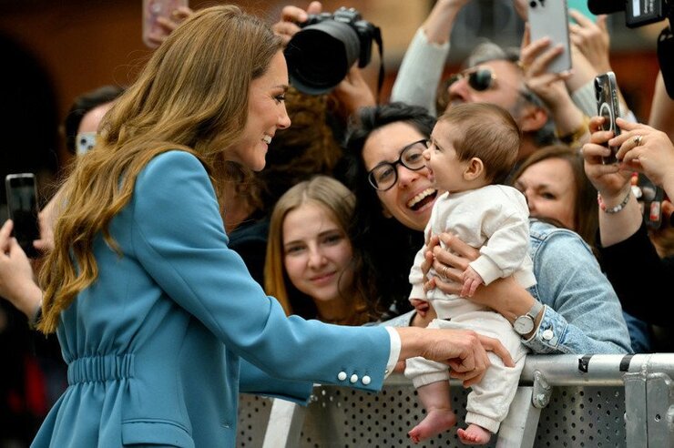 Kate Middleton İtalya Ziyaretinde Çocuklarla Çimlere Yayıldı