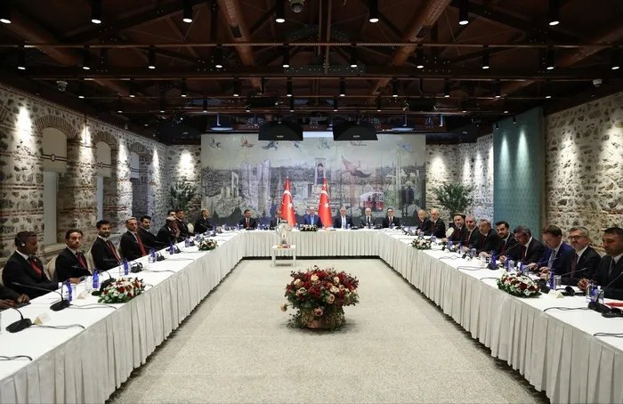 Erdoğan Şampiyon Galatasaray Heyetini Dolmabahçe'de Kabul Etti