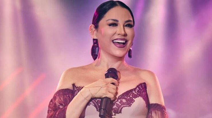 Selami Şahin Hologramla Zeki Müren'i Sahneye Taşıdı