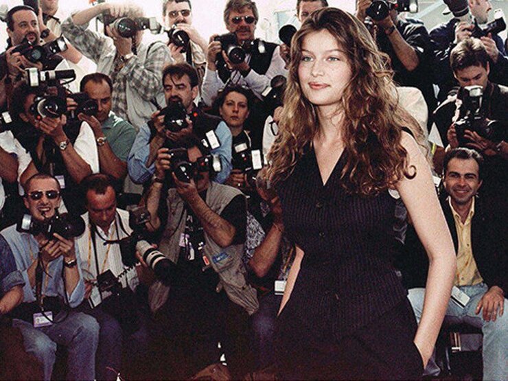 Macaigne Cannes Galasında Casta'yı Kucağına Alarak Merdiven Çıktı