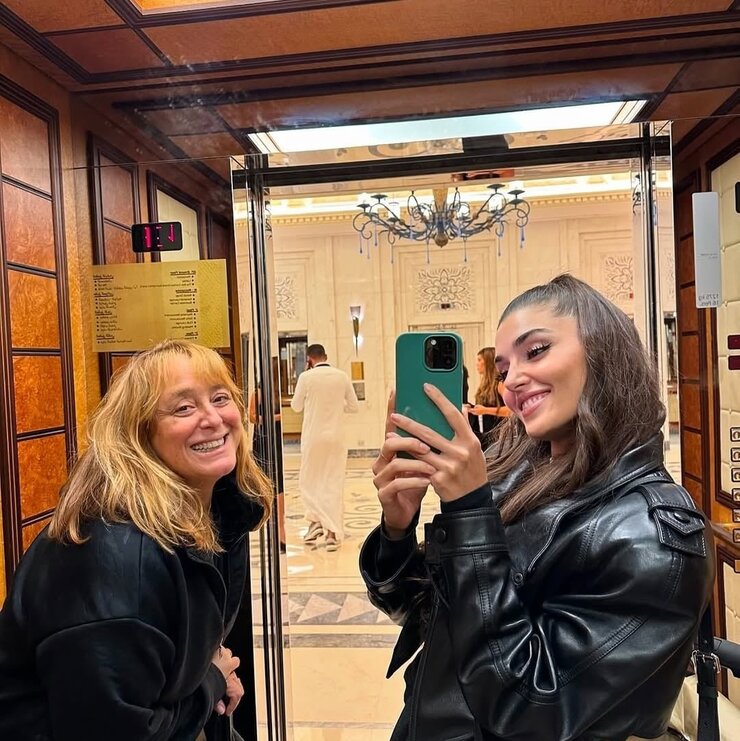 Hande Erçel Menajerinin Ajansını Profilinden Sildi