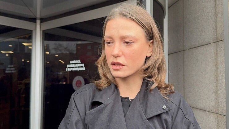 Serenay Sarıkaya Sardinya Adasına Yerleşiyor