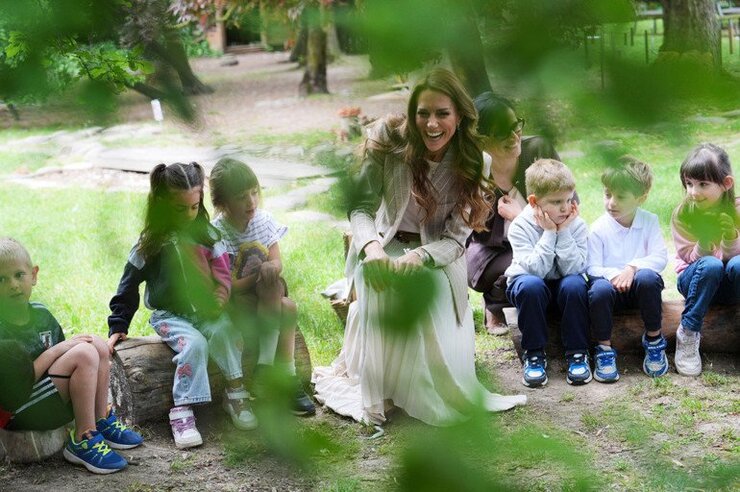 Kate Middleton İtalya Ziyaretinde Çocuklarla Çimlere Yayıldı