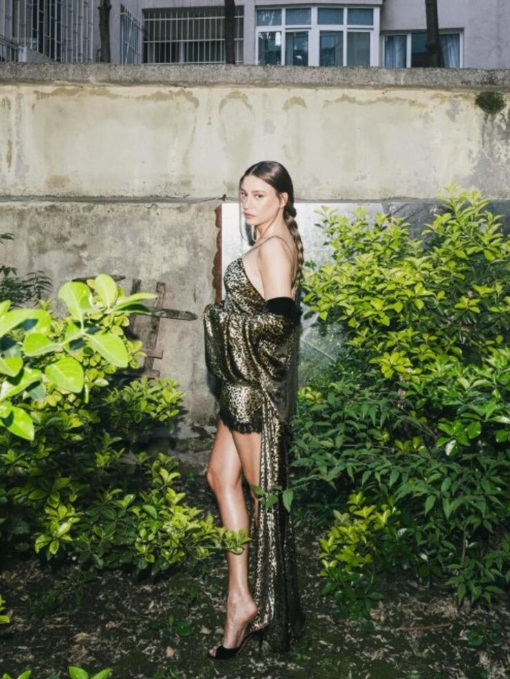 Serenay Sarıkaya 346 Bin Tllik Leopar Kombiniyle Gündem Oldu