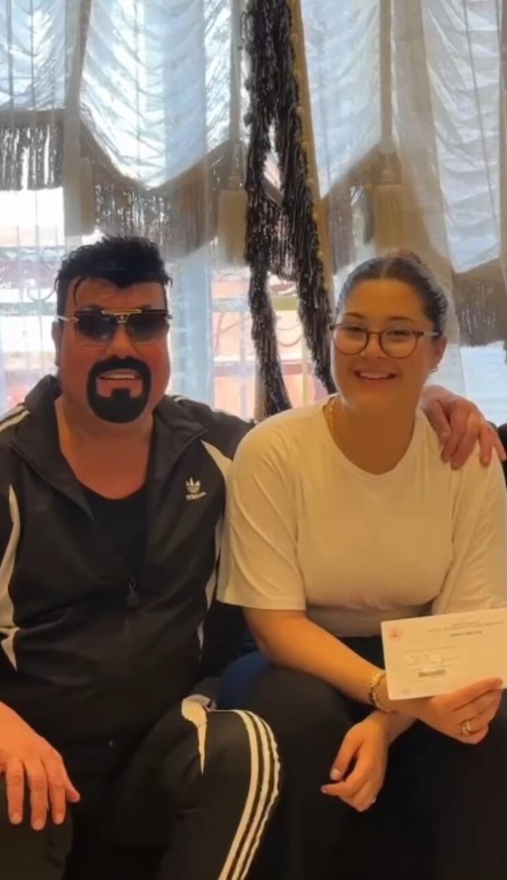 Kobra Murat Kızının Ehliyet Başarısını Paylaştı