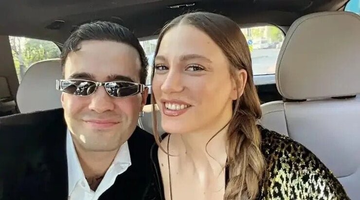 Serenay Sarıkaya Ve Sevgilisi Mert Demir Araçta Dans Etti
