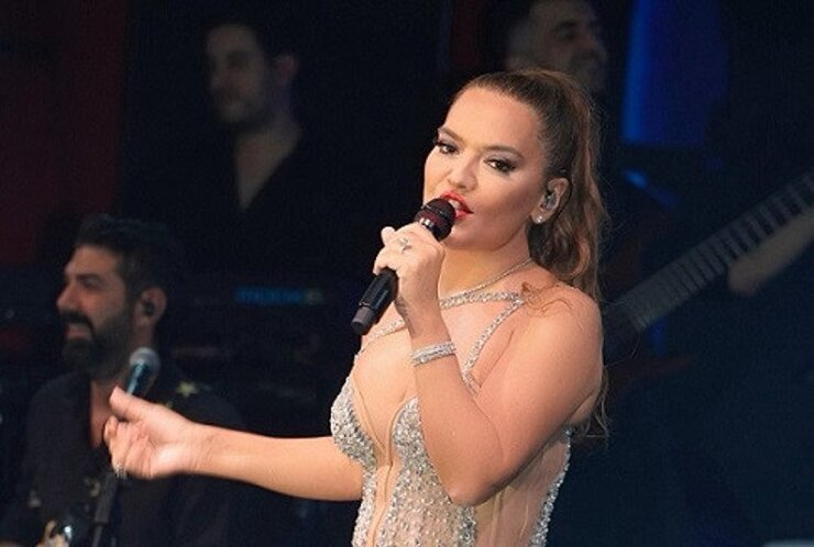 Nazan Öncel Harbiye Sahnesinde Sezen Aksu'ya Göndermede Bulundu