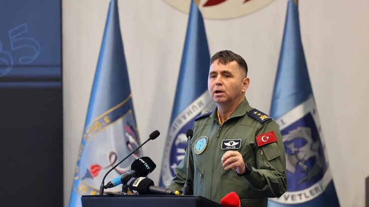 Görevden Alınan General Sahaya Savaş Uçağı Ve Lokma Getirmişti