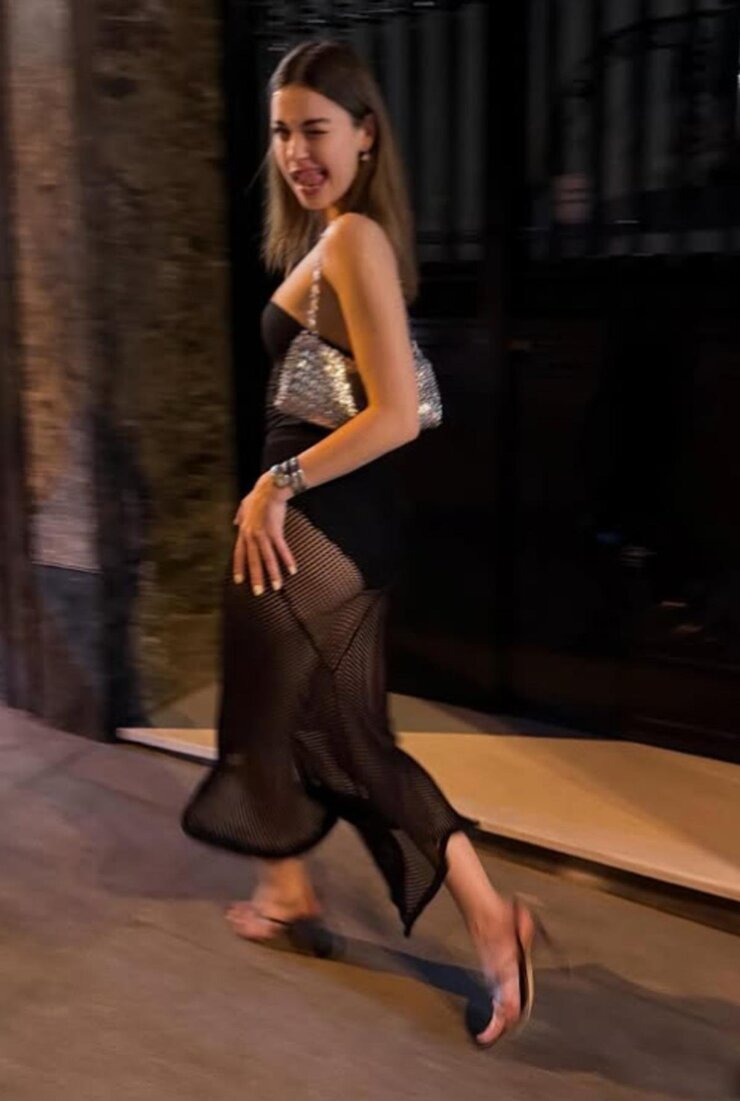 Afra Saraçoğlu Madrid Tatilinde Paylaştığı Pozlarla Beğeni Topladı