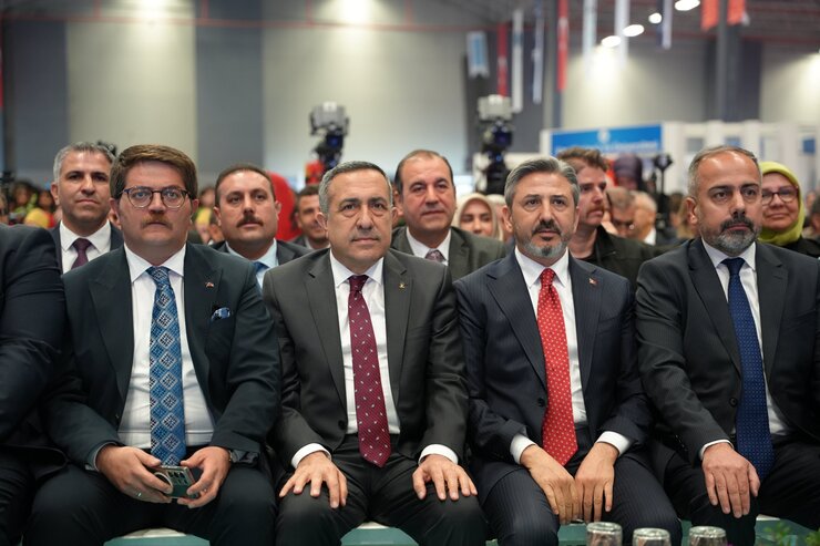 Van Kariyer Fuarında Protokol Hatası Başkanı Sahneden Uzaklaştırdı
