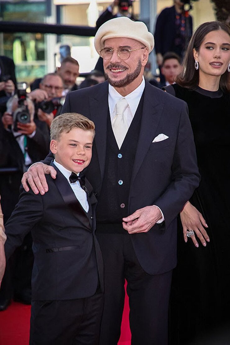 John Travolta Cannes'da Onursal Altın Palmiye Aldı