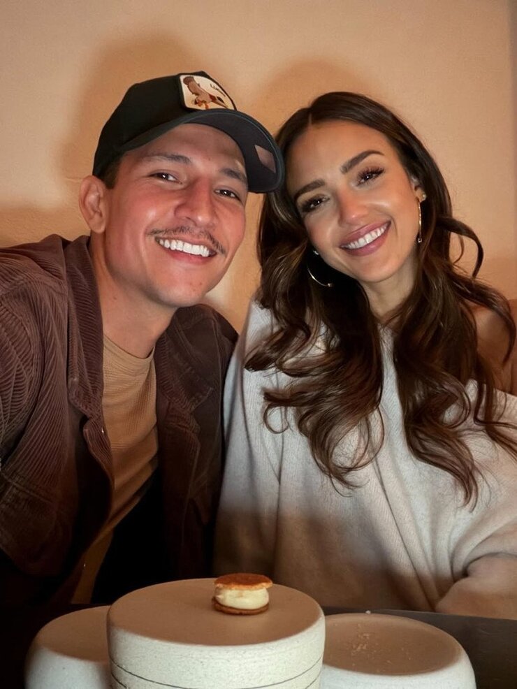 Jessica Alba 45. Yaş Gününü Sevgilisi Ve Çocuklarıyla Kutladı