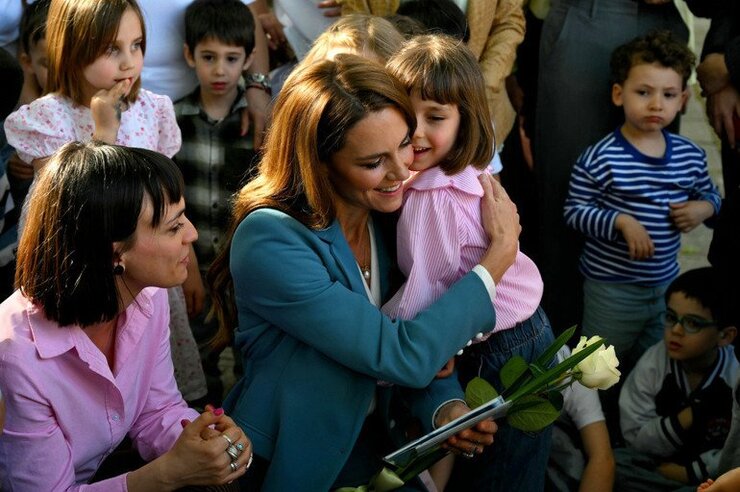 Kate Middleton İtalya Ziyaretinde Çocuklarla Çimlere Yayıldı