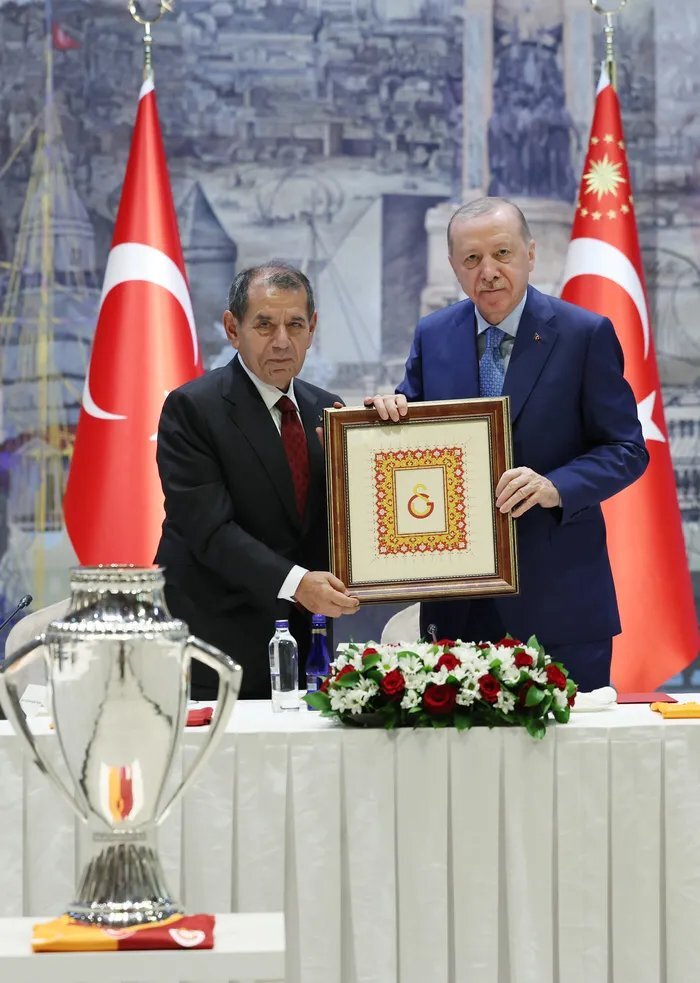 Erdoğan Şampiyon Galatasaray Heyetini Dolmabahçe'de Kabul Etti