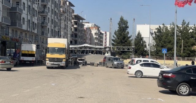 Ceylanpınar Belediyesi Türk Bayrağı Anlaşmazlığı Nedeniyle Konseri İptal Etti