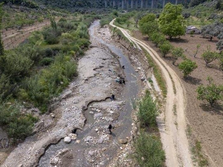 Ege Derelerinde Altın Arama Hobisi Hızla Yayılıyor