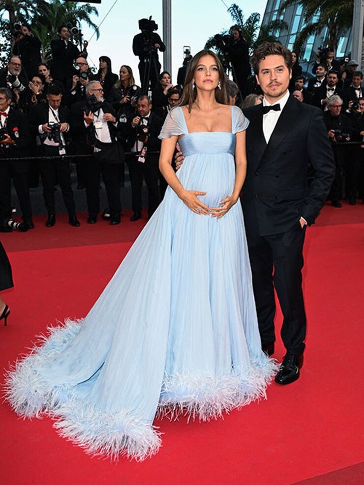 Barbara Palvin Ve Dylan Sprouse İlk Bebeklerini Beklediklerini Duyurdu