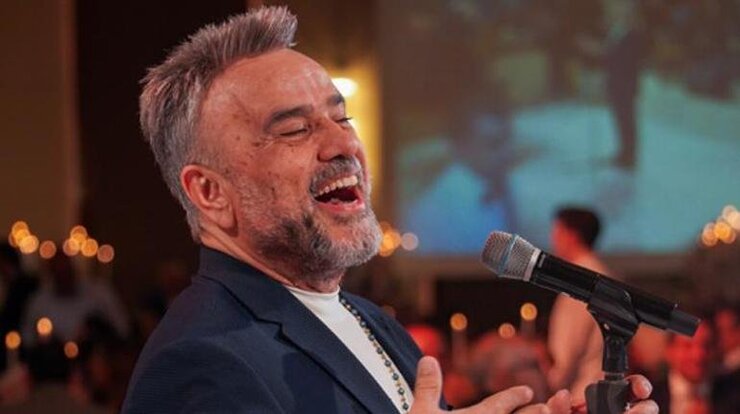Selami Şahin Hologramla Zeki Müren'i Sahneye Taşıdı